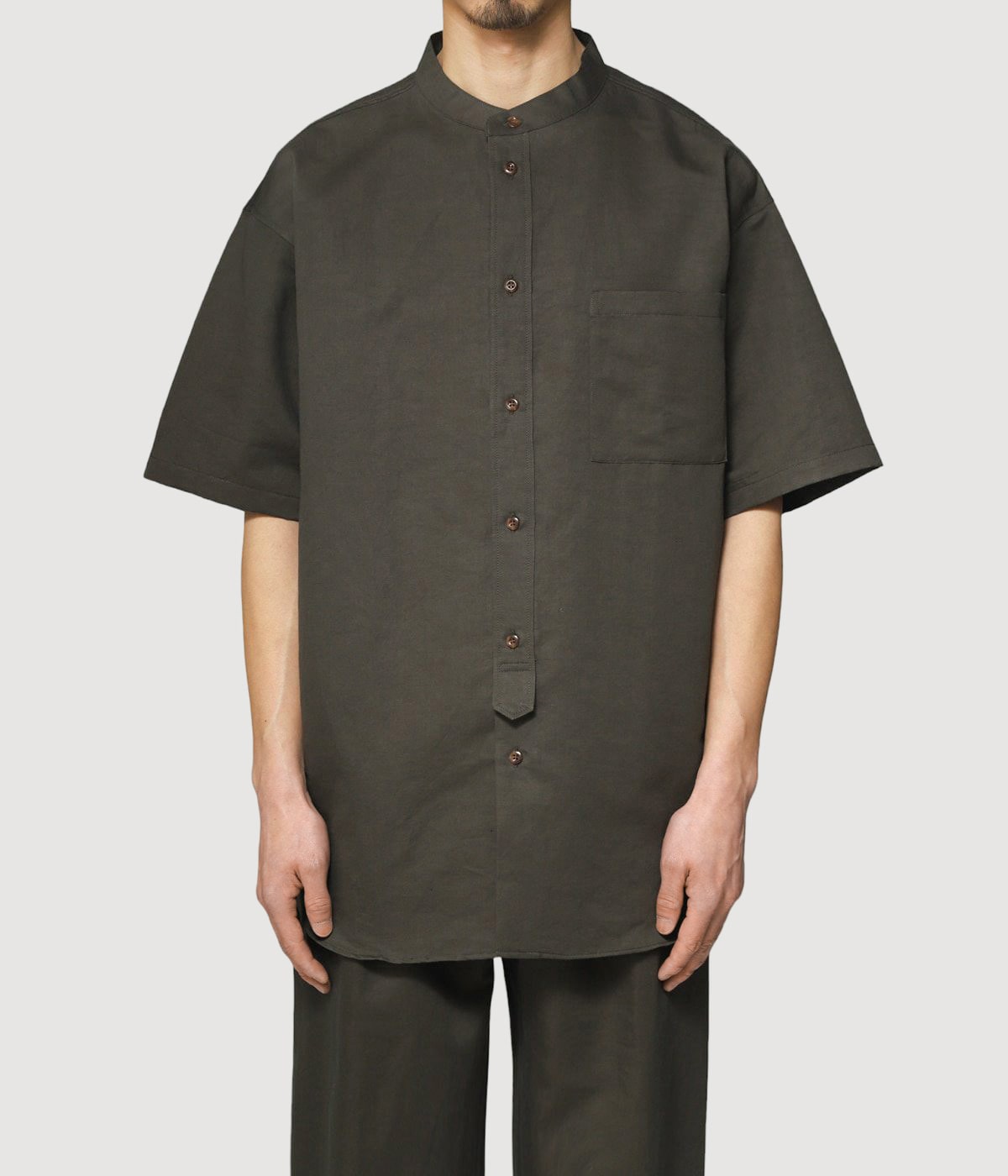 model（175cm / 60kg）B85 W75 H92 着用サイズ：L