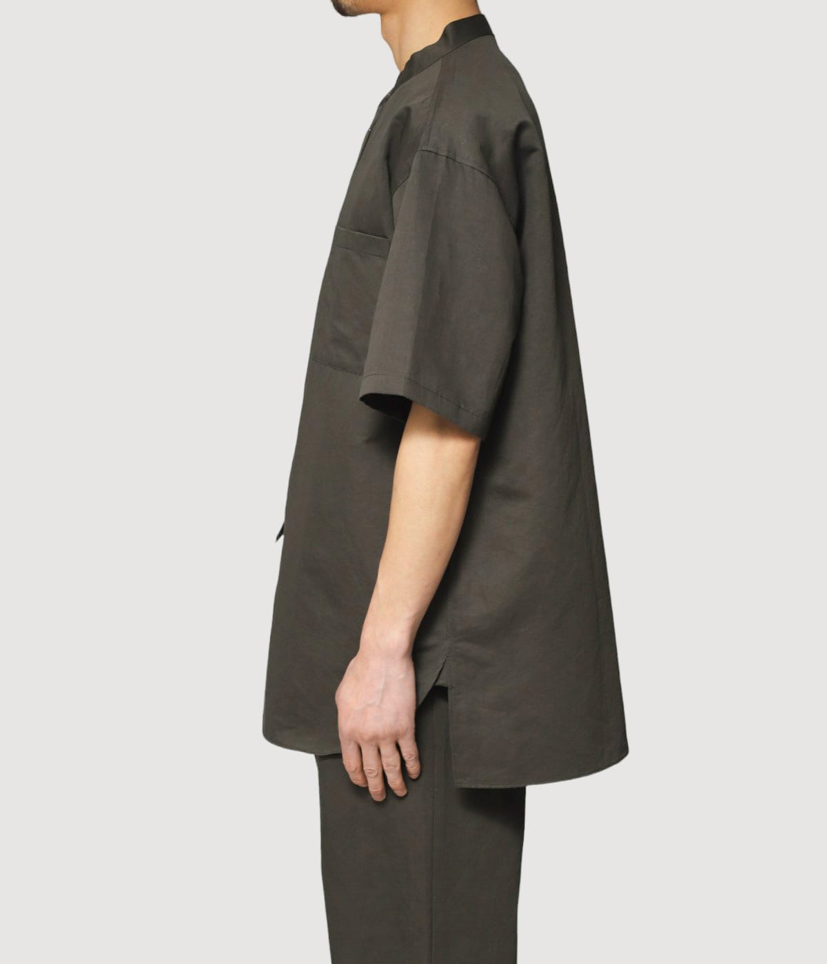 model（175cm / 60kg）B85 W75 H92 着用サイズ：L