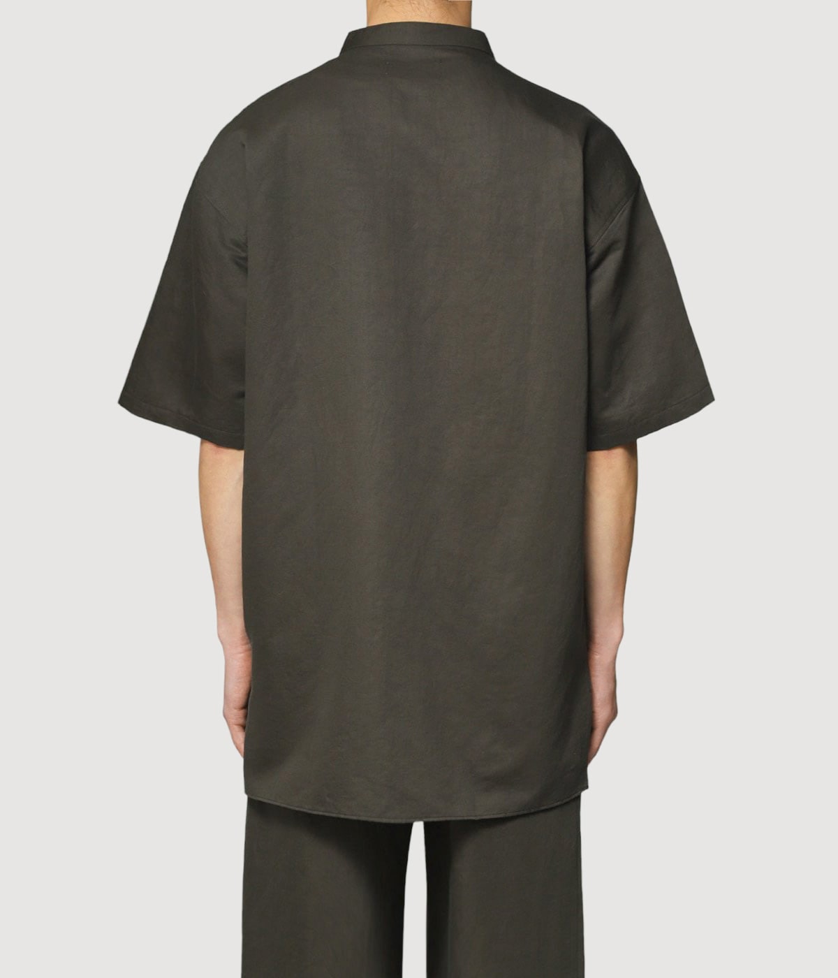 model（175cm / 60kg）B85 W75 H92 着用サイズ：L