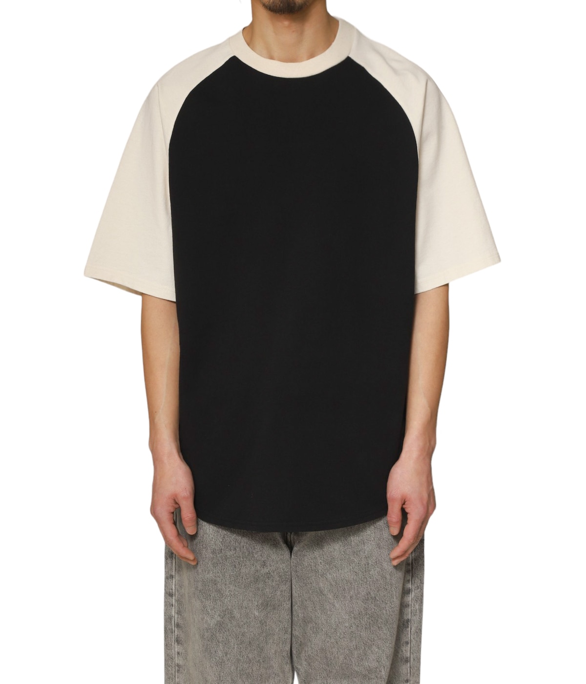model（175cm / 60kg）B85 W75 H92 着用サイズ：L