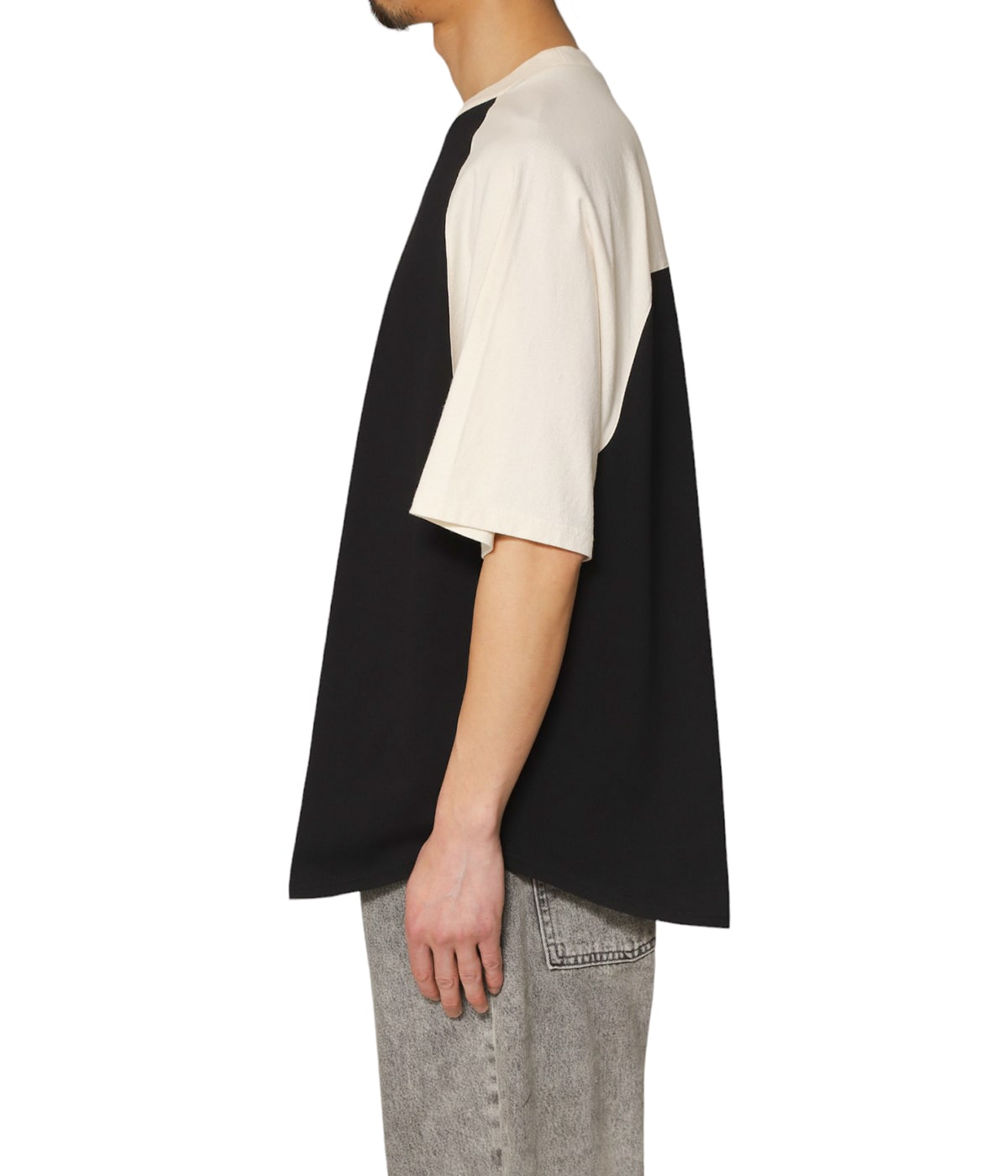 model（175cm / 60kg）B85 W75 H92 着用サイズ：L