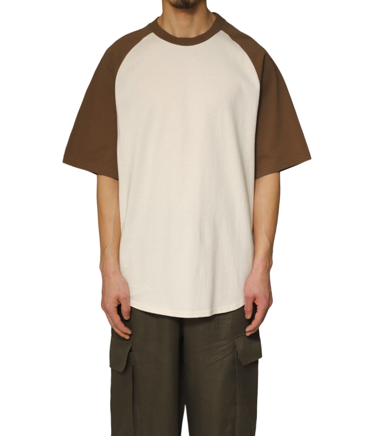 model（175cm / 60kg）B85 W75 H92 着用サイズ：L