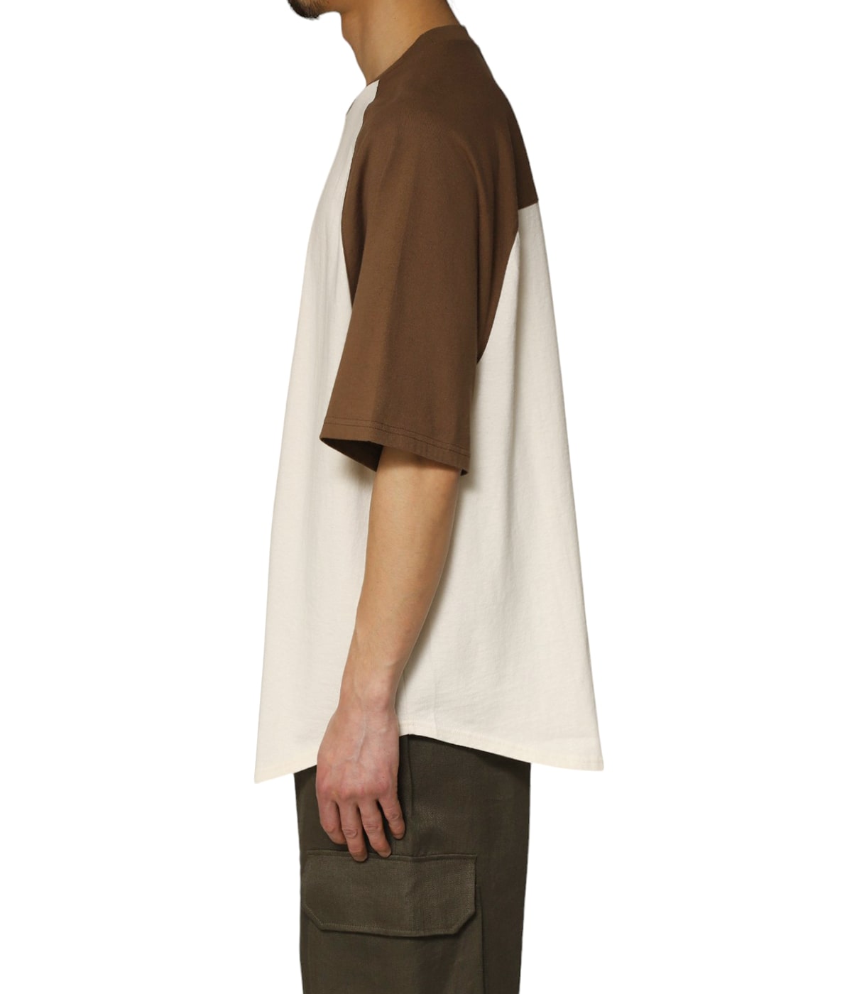 model（175cm / 60kg）B85 W75 H92 着用サイズ：L