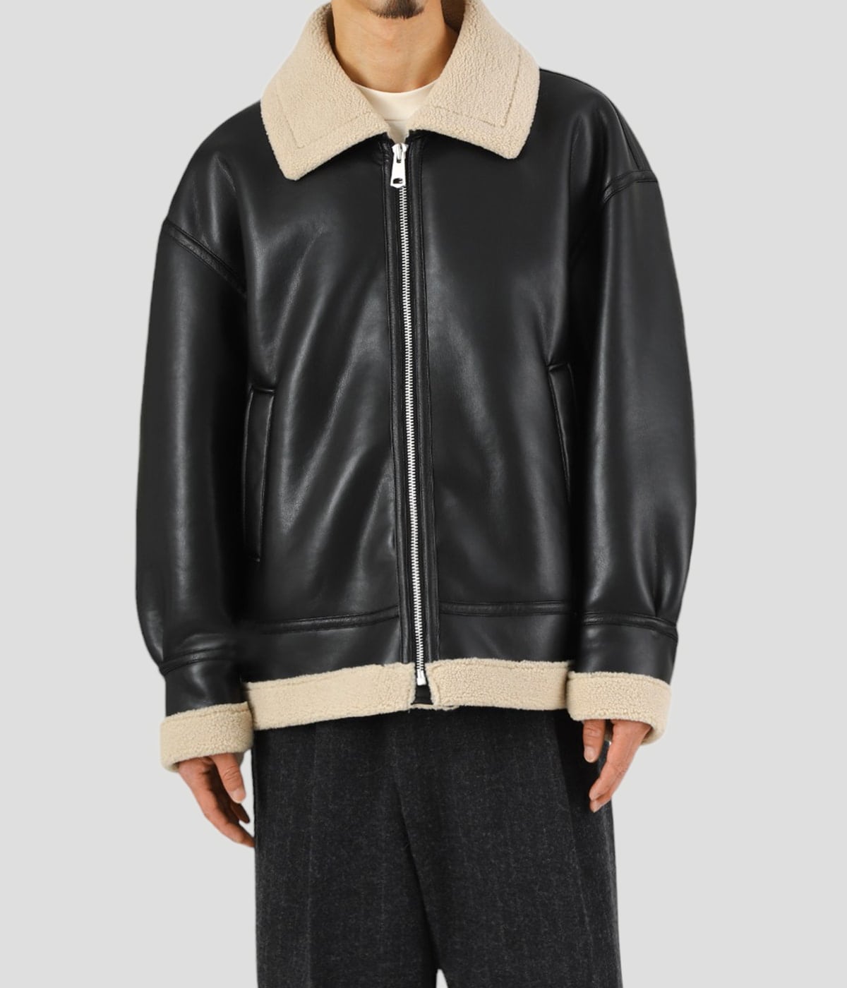 model（175cm / 60kg）B85 W75 H92 着用サイズ：L