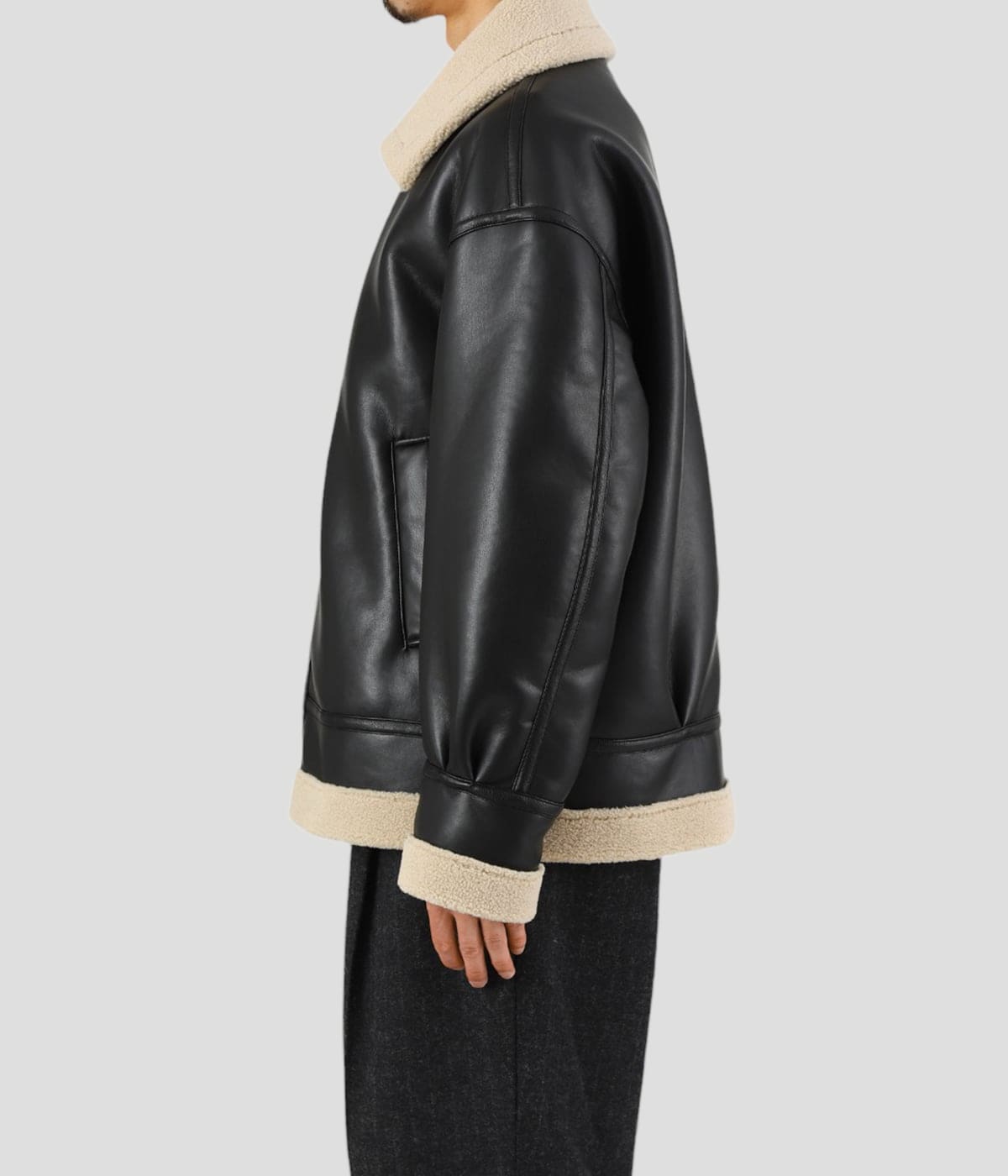 model（175cm / 60kg）B85 W75 H92 着用サイズ：L