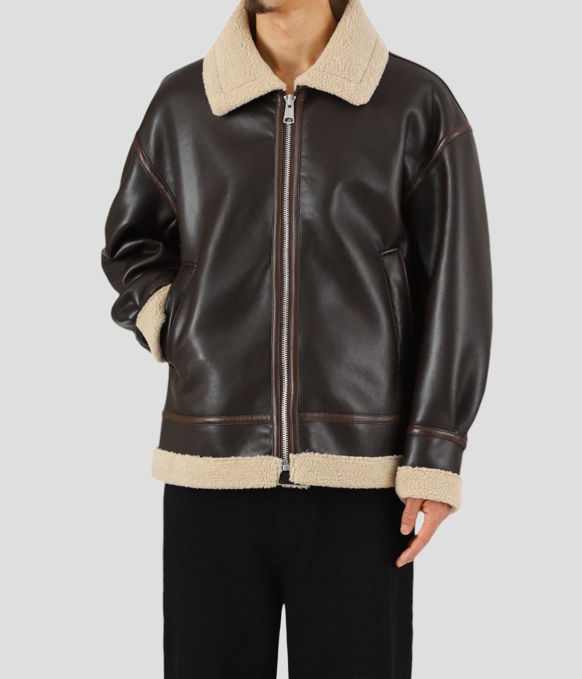 model（175cm / 60kg）B85 W75 H92 着用サイズ：L