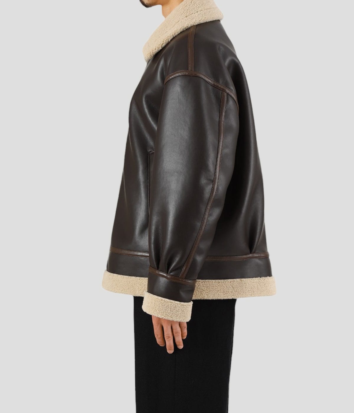 model（175cm / 60kg）B85 W75 H92 着用サイズ：L