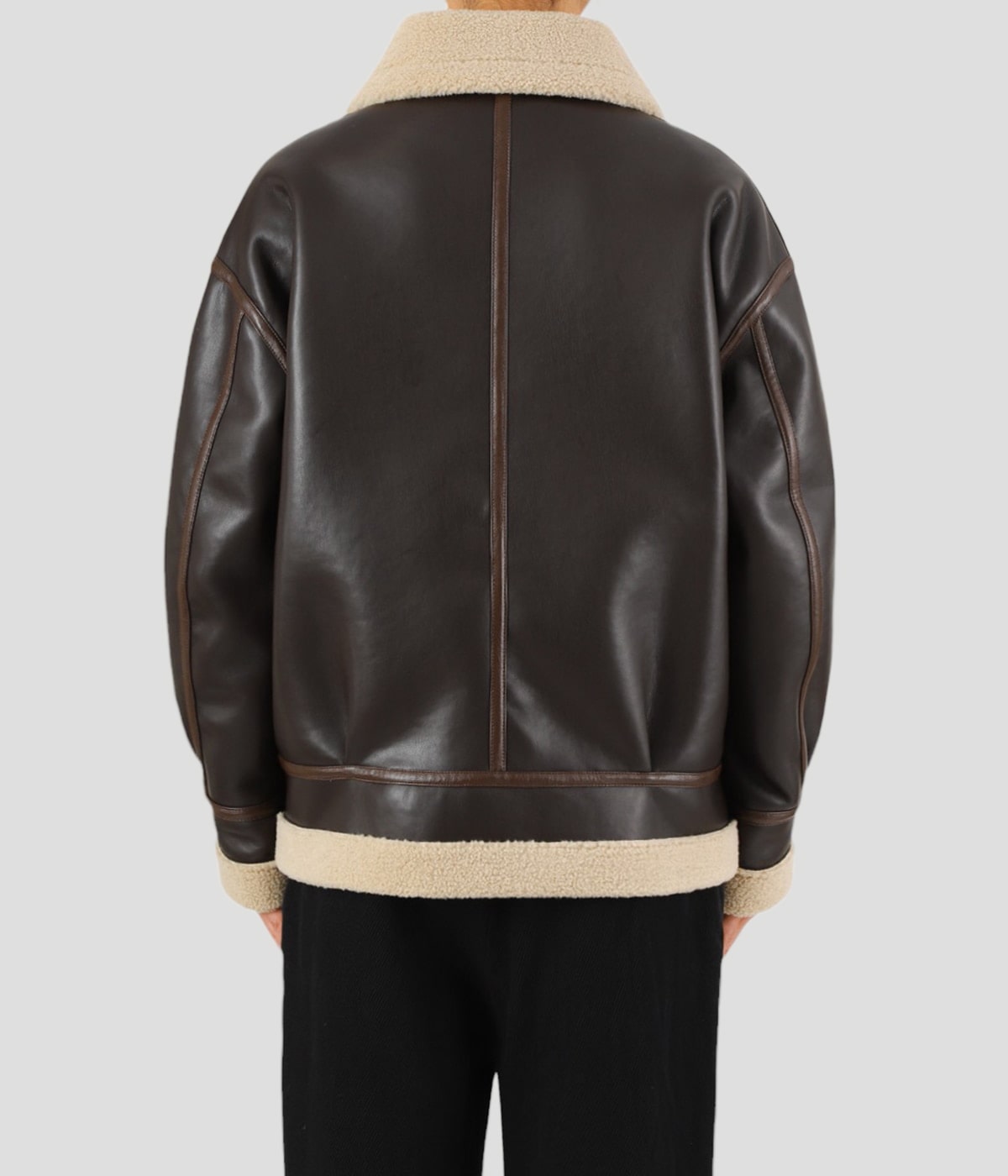 model（175cm / 60kg）B85 W75 H92 着用サイズ：L