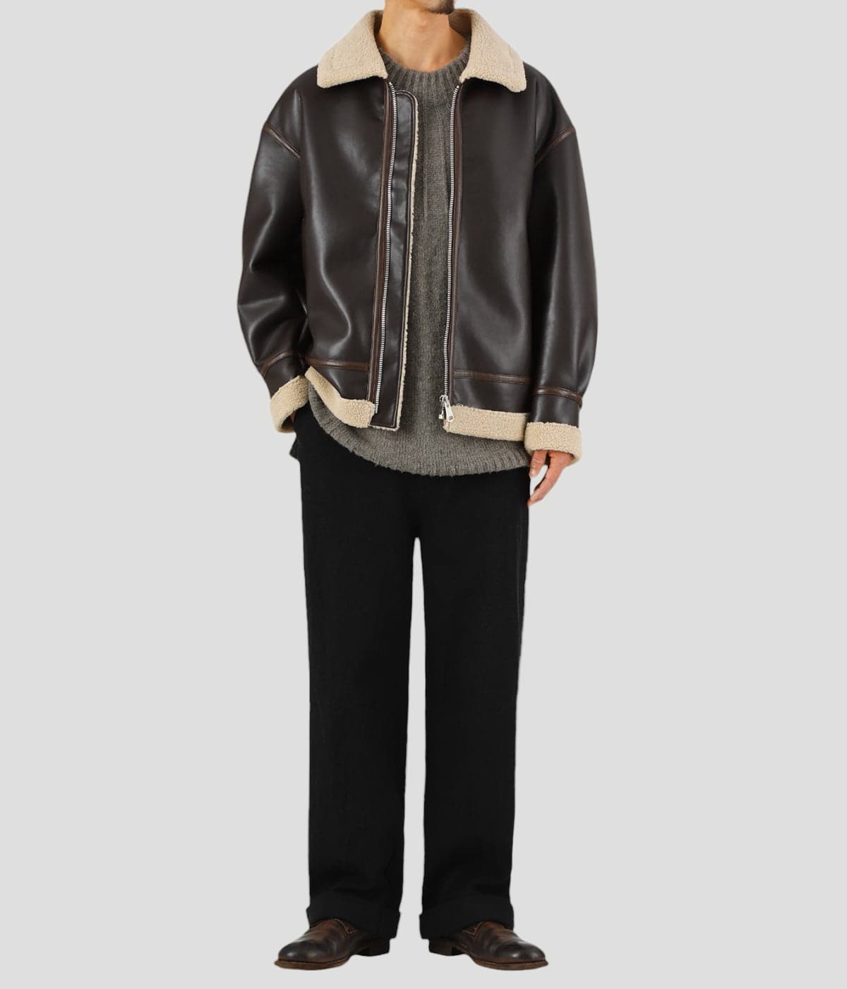 model（175cm / 60kg）B85 W75 H92 着用サイズ：L