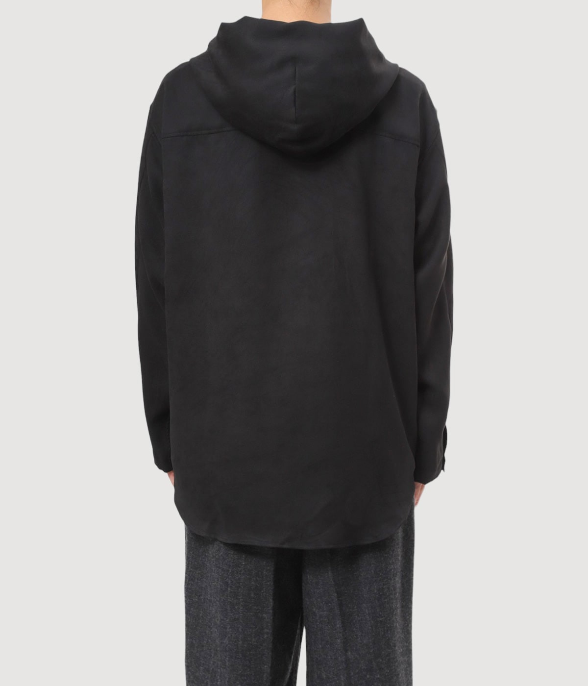 model（175cm / 60kg）B85 W75 H92 着用サイズ：L