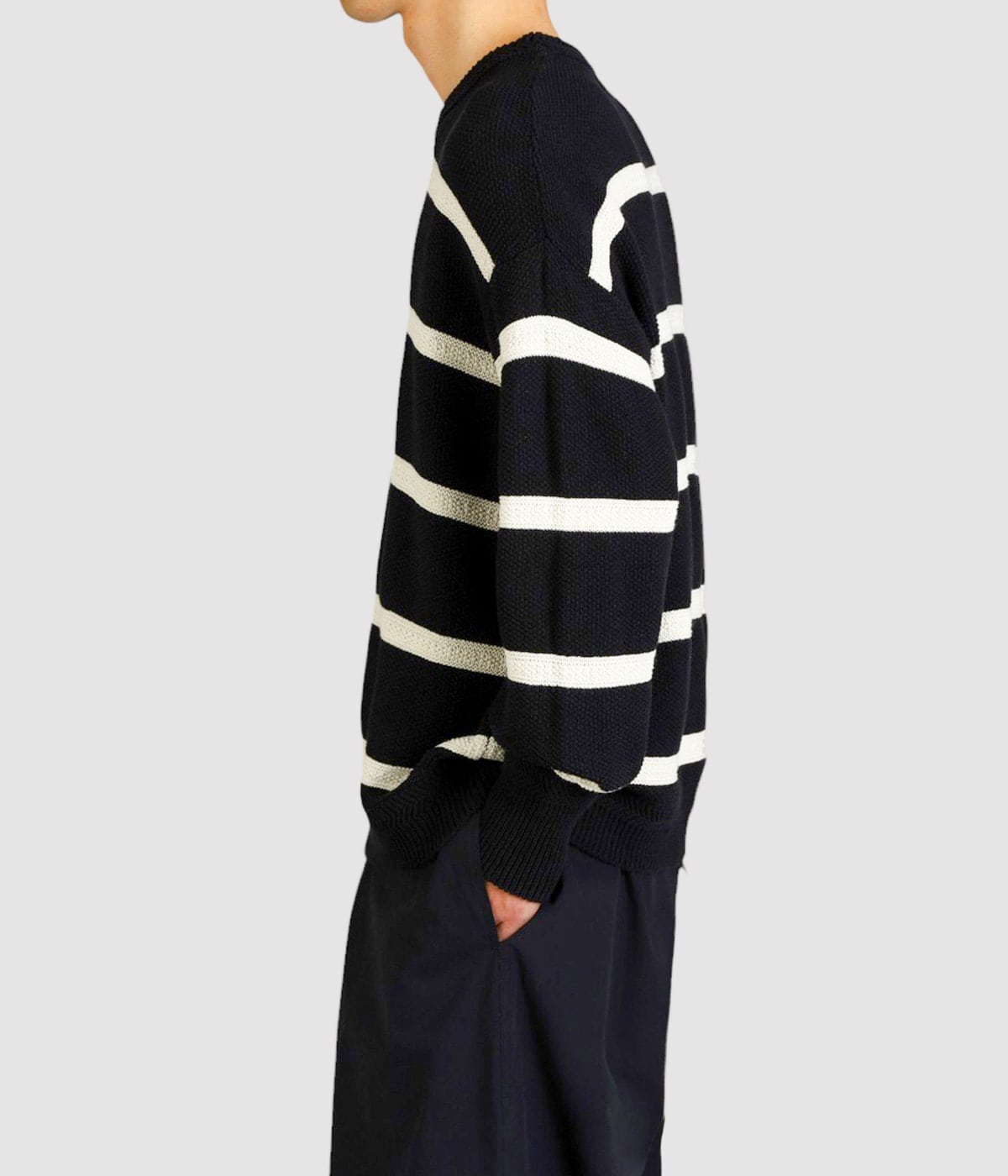 model（177cm / 62kg）B87 W73 H92 着用サイズ：L