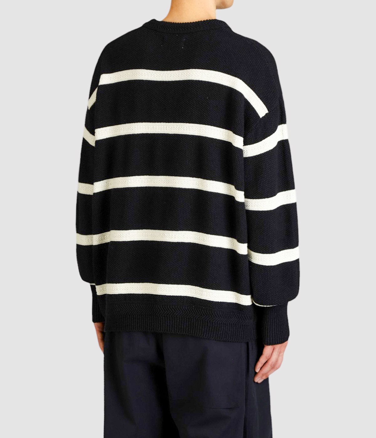 model（177cm / 62kg）B87 W73 H92 着用サイズ：L