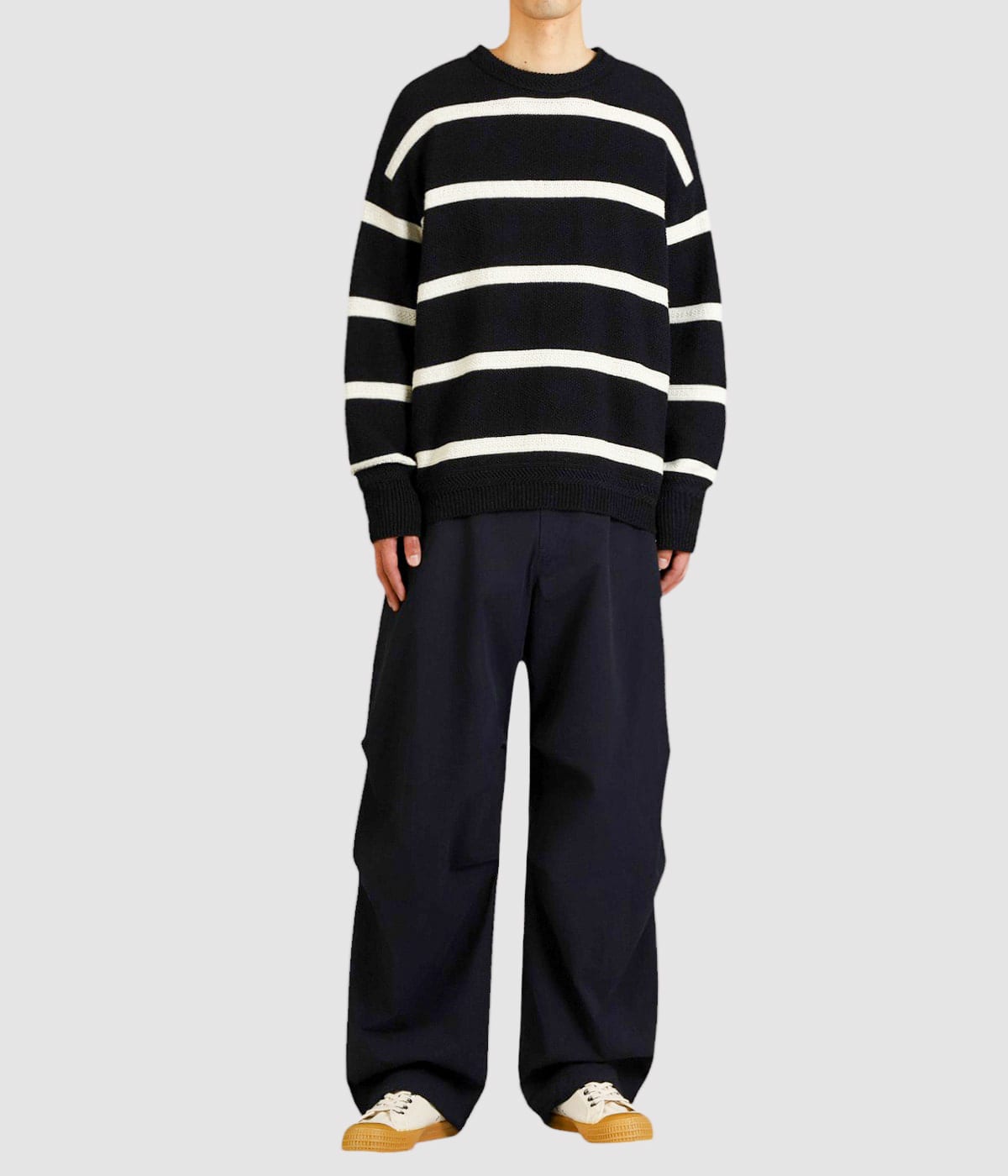 model（177cm / 62kg）B87 W73 H92 着用サイズ：L