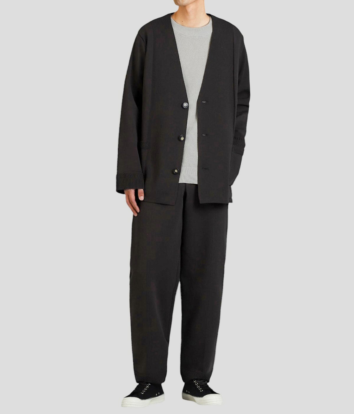 model（177cm / 62kg）B87 W73 H92 着用サイズ：L