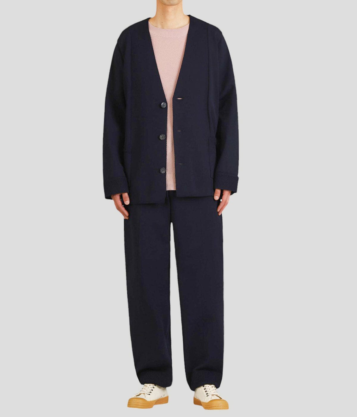 model（177cm / 62kg）B87 W73 H92 着用サイズ：L