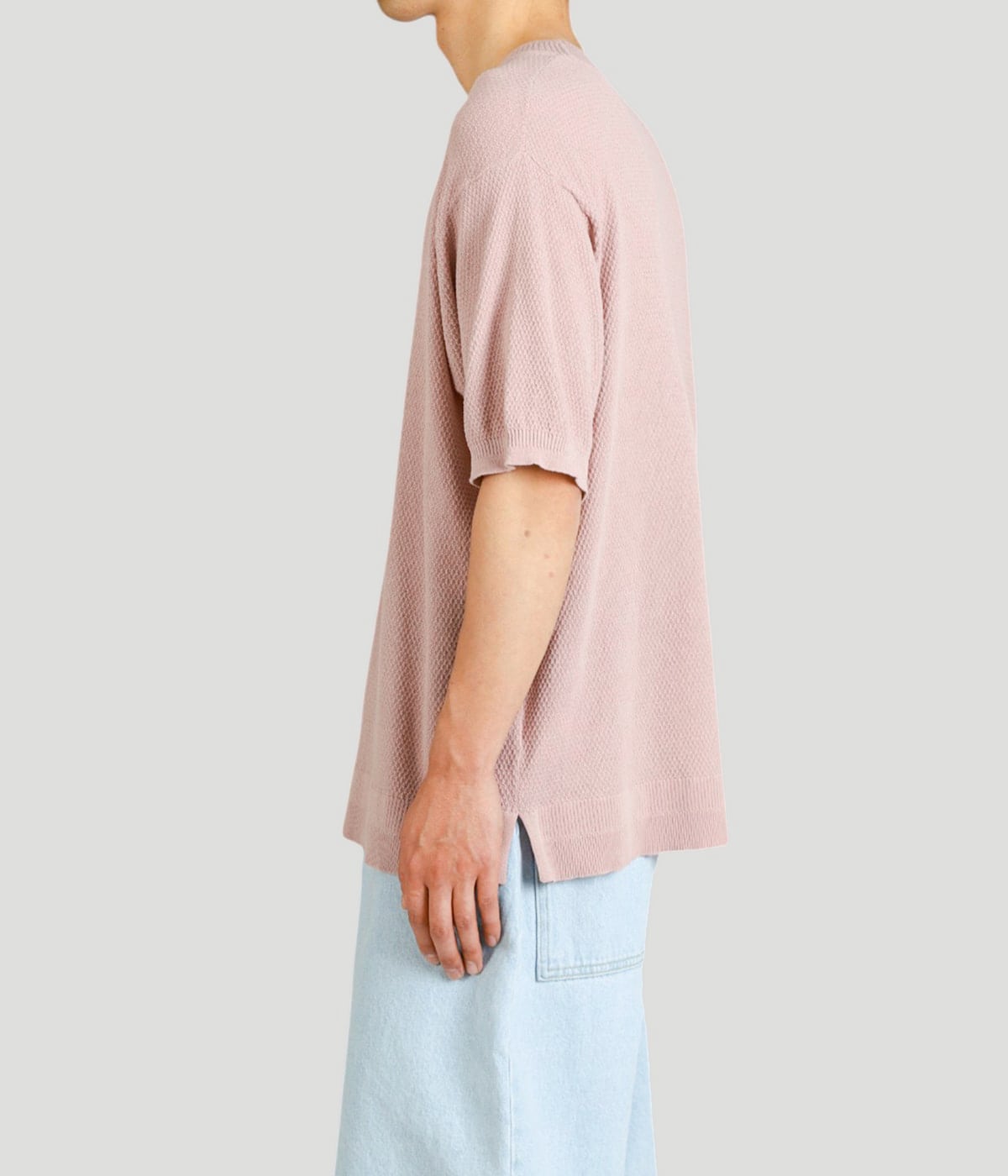 model（177cm / 62kg）B87 W73 H92 着用サイズ：L