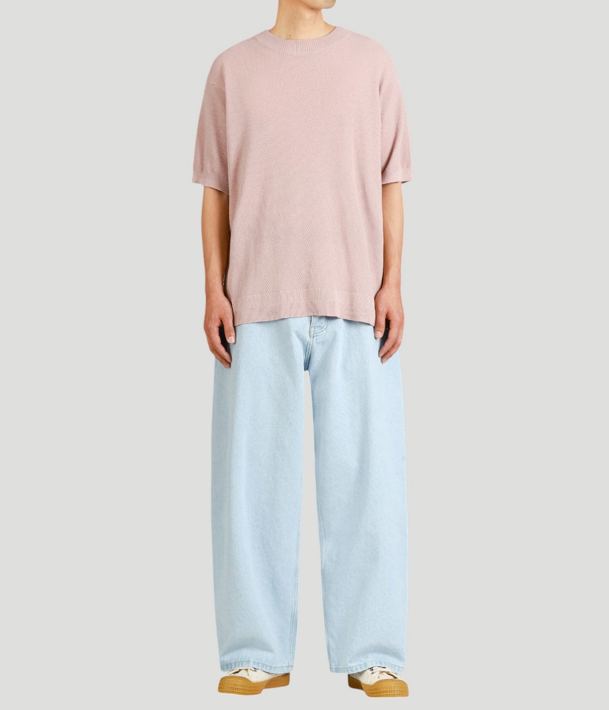 model（177cm / 62kg）B87 W73 H92 着用サイズ：L