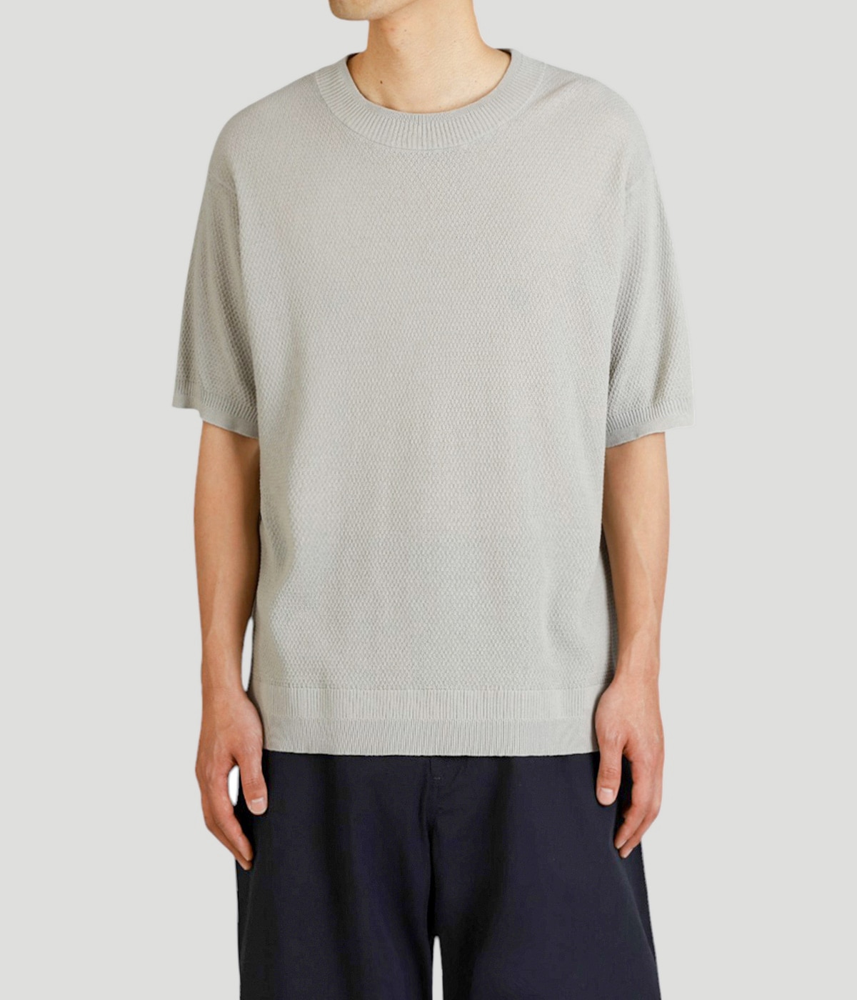 model（177cm / 62kg）B87 W73 H92 着用サイズ：L