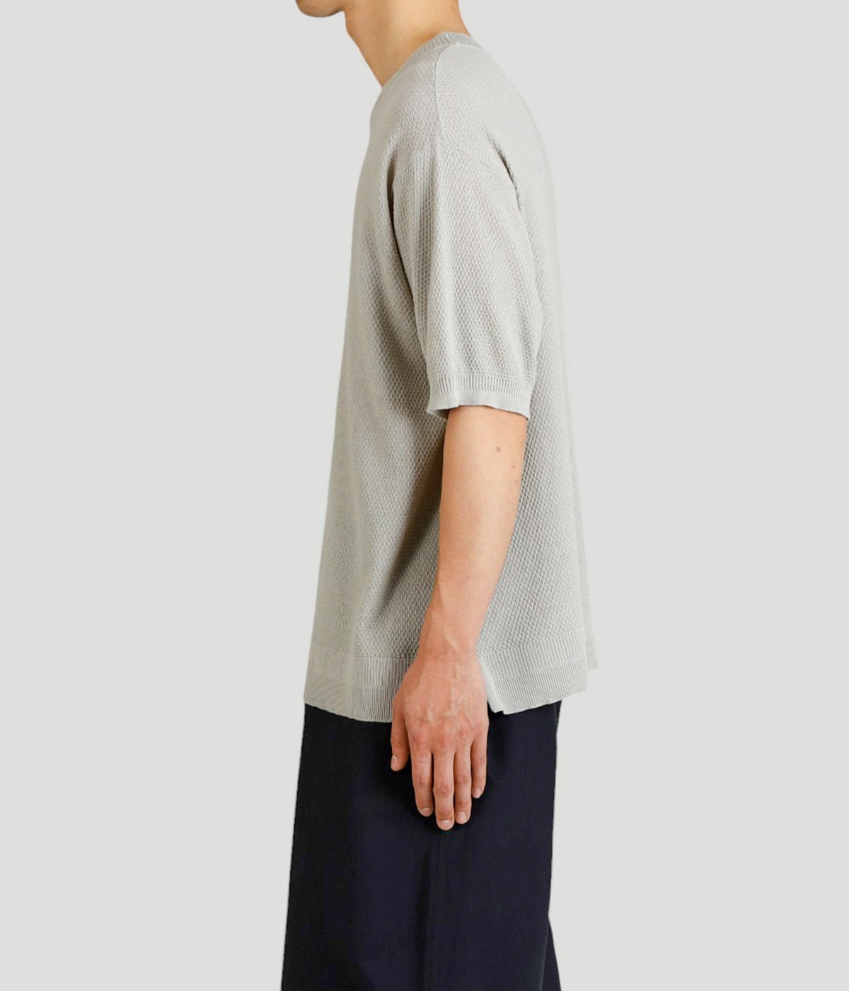 model（177cm / 62kg）B87 W73 H92 着用サイズ：L