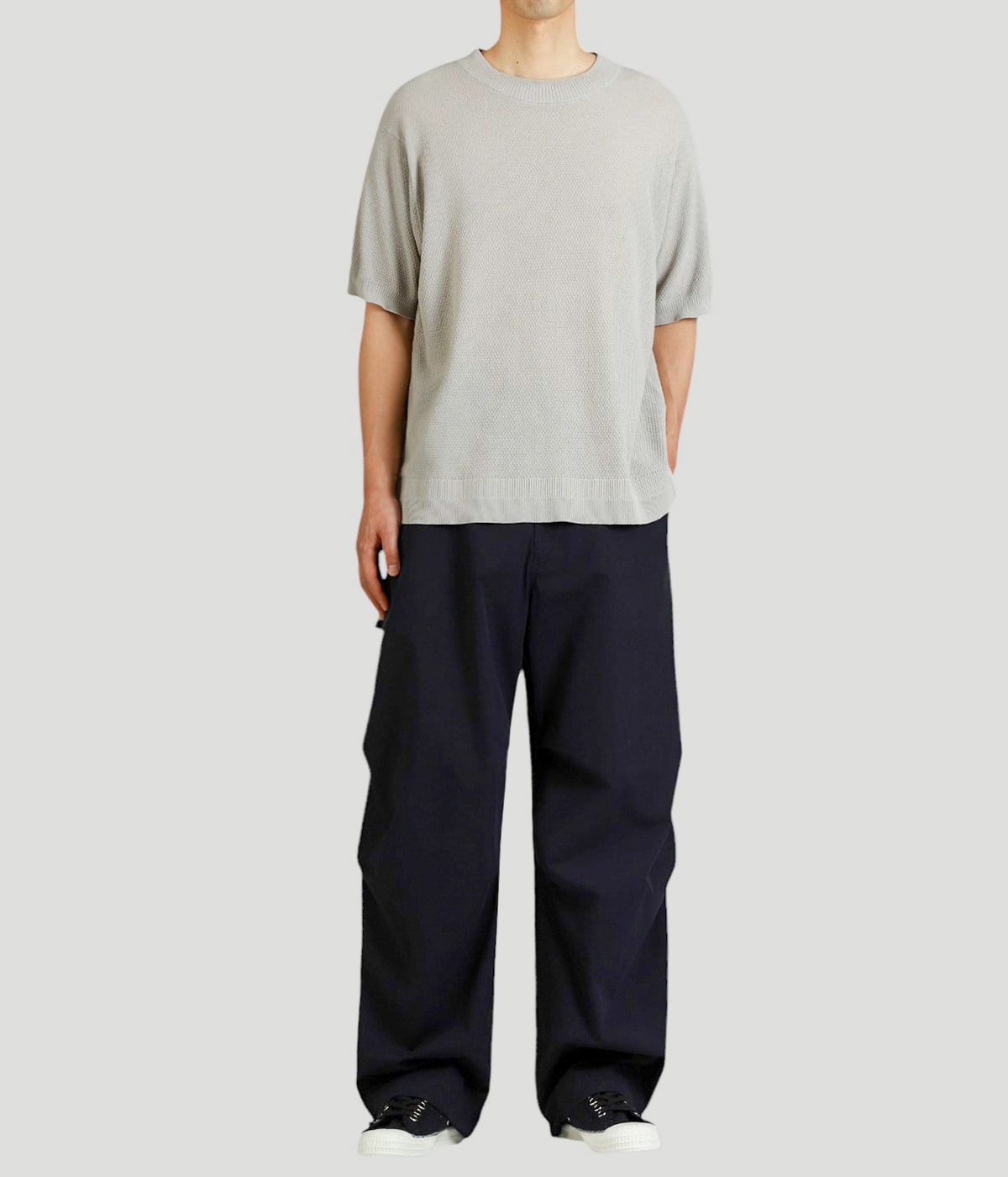 model（177cm / 62kg）B87 W73 H92 着用サイズ：L