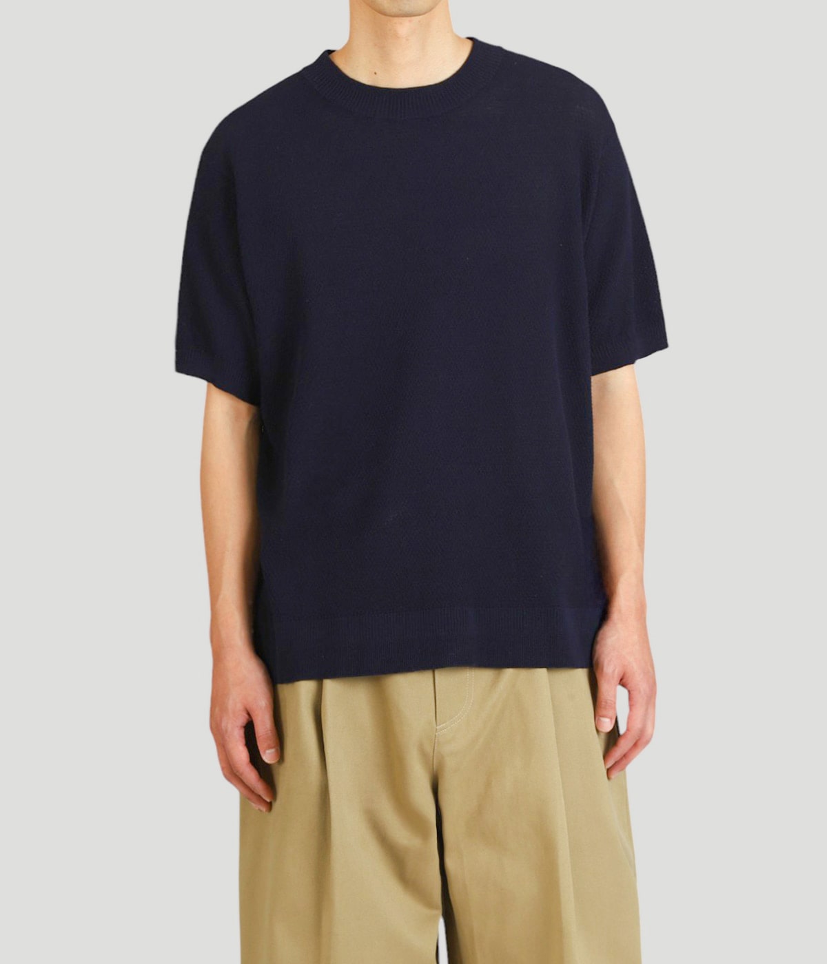 model（177cm / 62kg）B87 W73 H92 着用サイズ：L