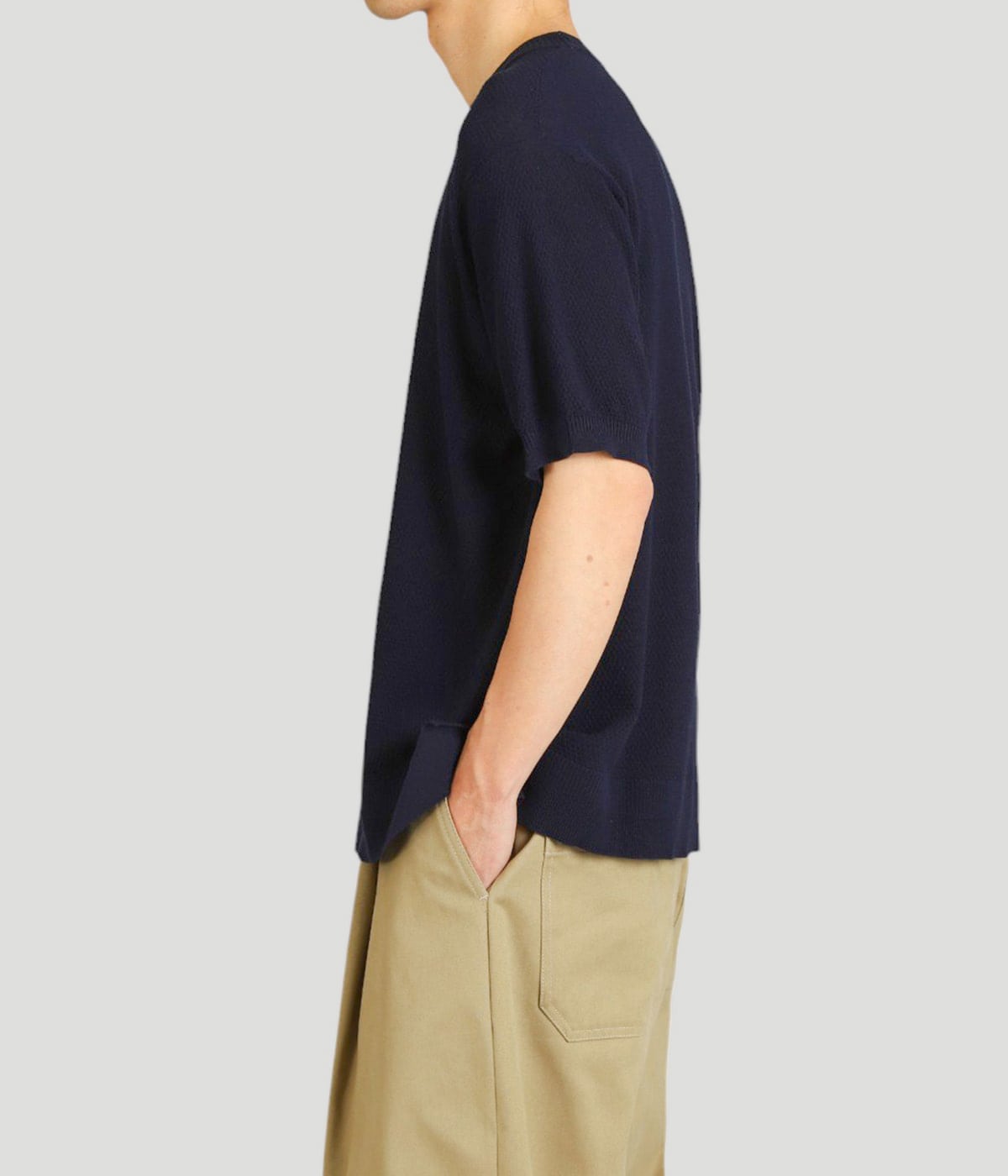 model（177cm / 62kg）B87 W73 H92 着用サイズ：L