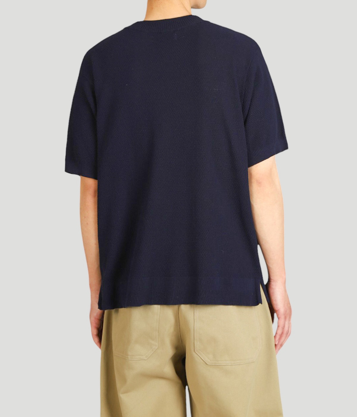 model（177cm / 62kg）B87 W73 H92 着用サイズ：L