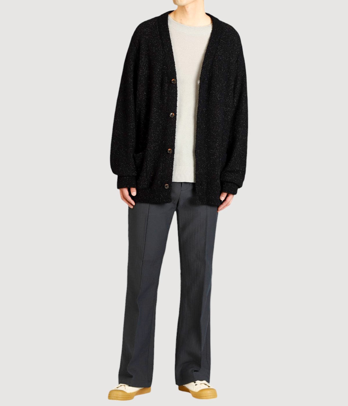 model（177cm / 62kg）B87 W73 H92 着用サイズ：L