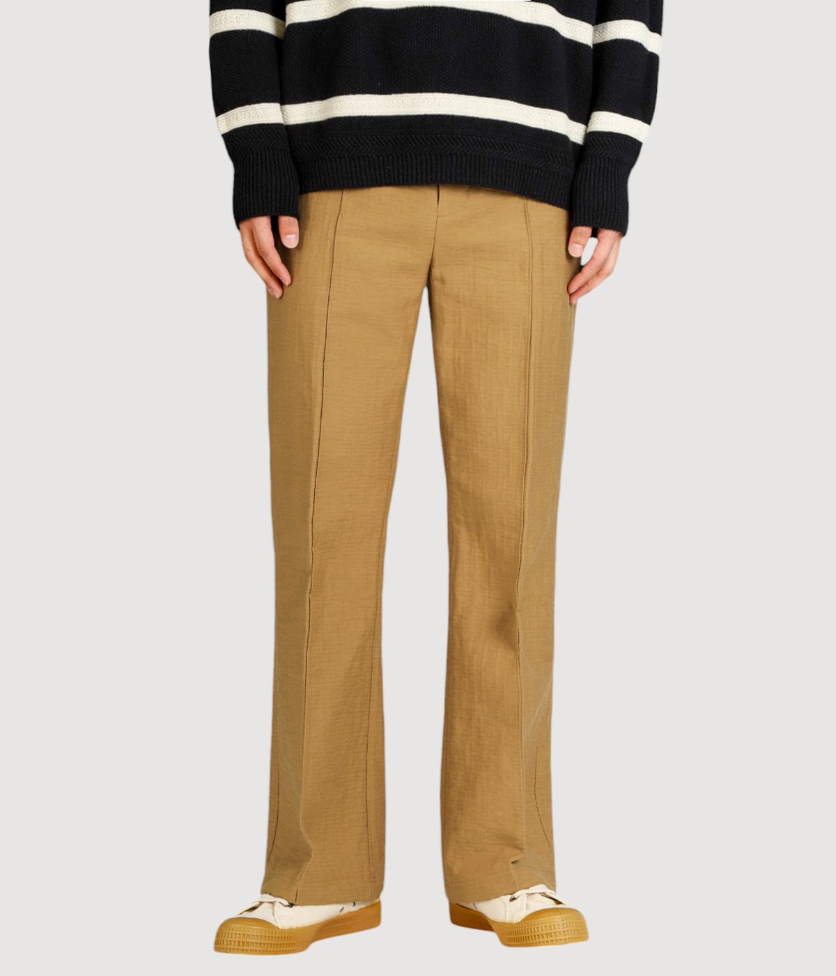 model（177cm / 62kg）B87 W73 H92 着用サイズ：L