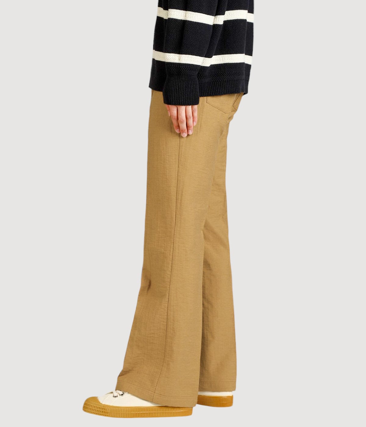 model（177cm / 62kg）B87 W73 H92 着用サイズ：L