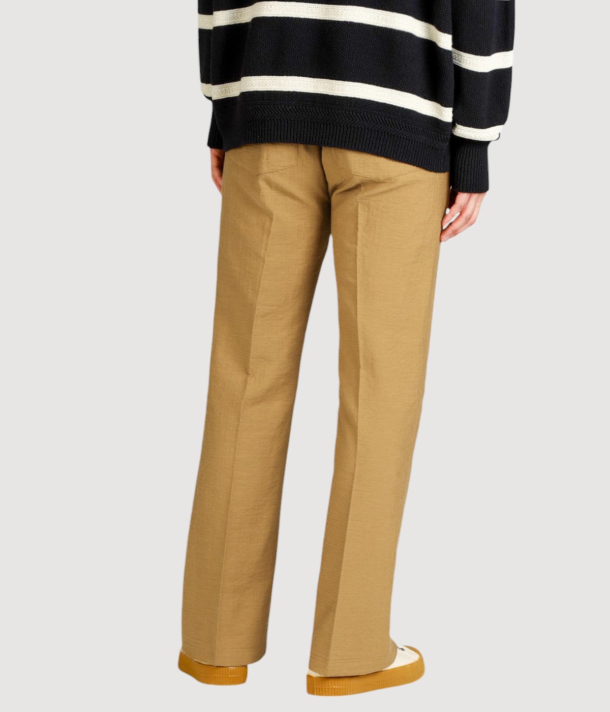 model（177cm / 62kg）B87 W73 H92 着用サイズ：L