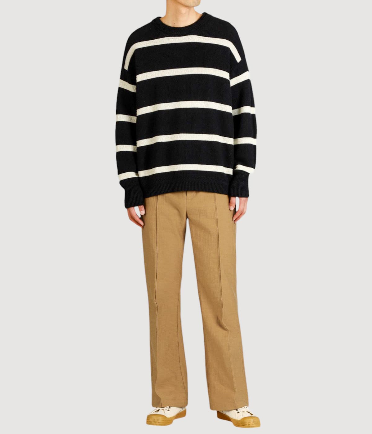 model（177cm / 62kg）B87 W73 H92 着用サイズ：L