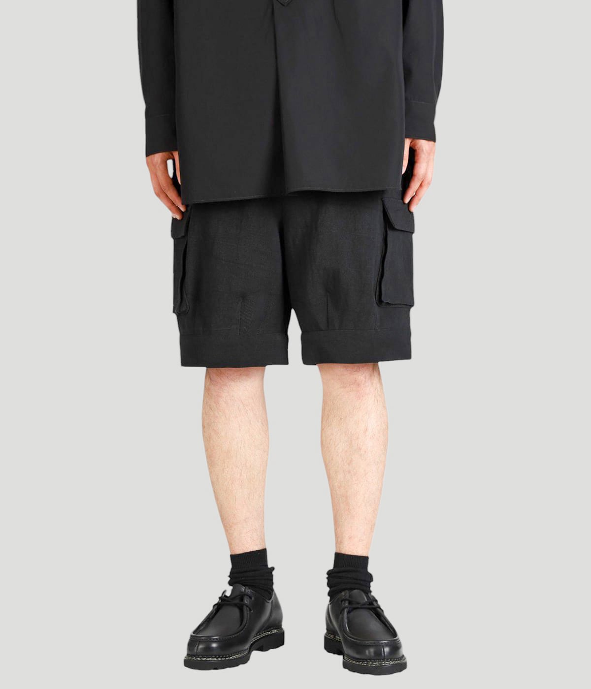 model（177cm / 62kg）B87 W73 H92 着用サイズ：L