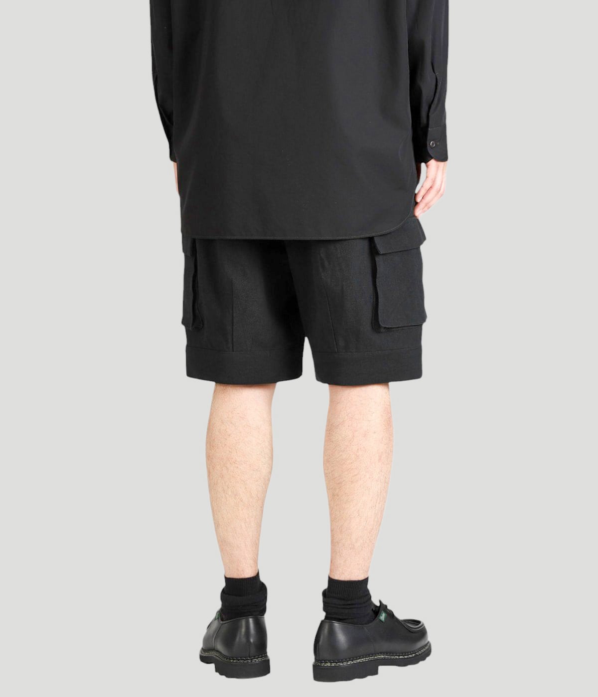 model（177cm / 62kg）B87 W73 H92 着用サイズ：L