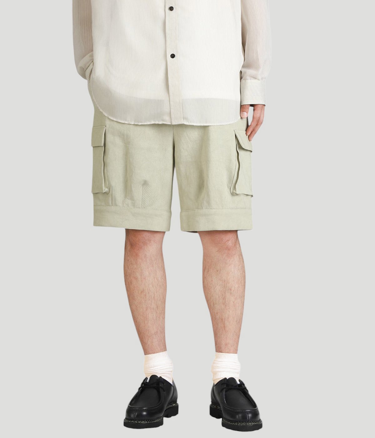 model（177cm / 62kg）B87 W73 H92 着用サイズ：L