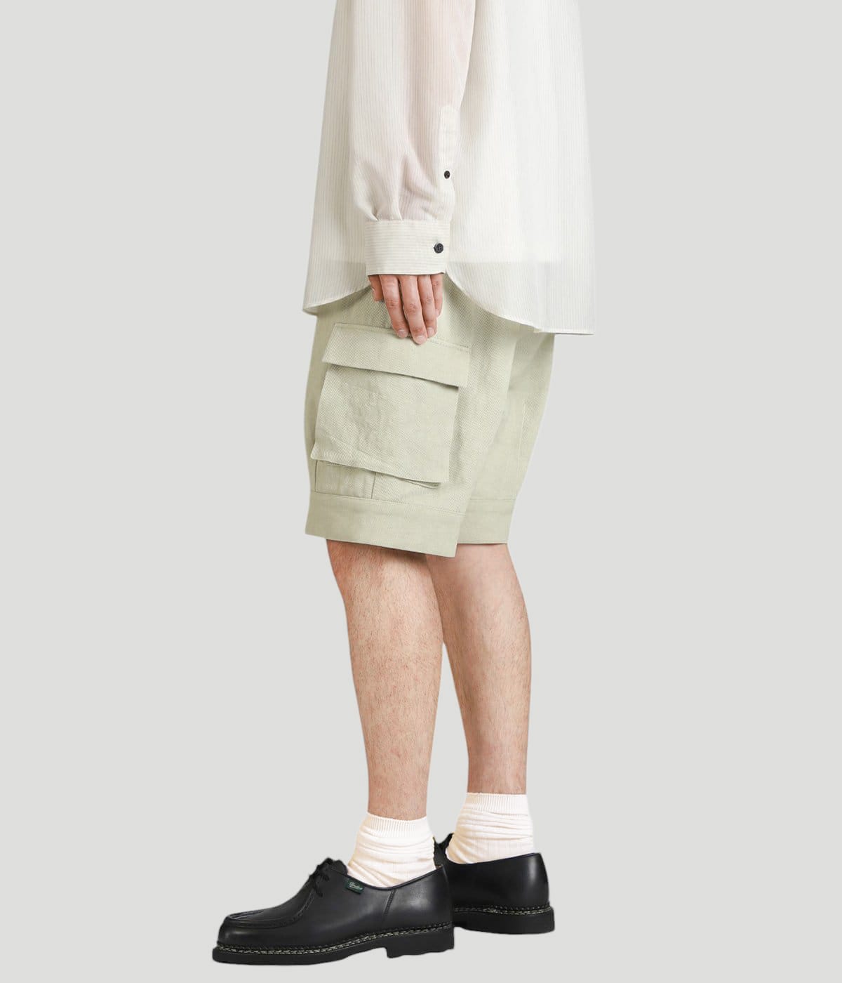 model（177cm / 62kg）B87 W73 H92 着用サイズ：L