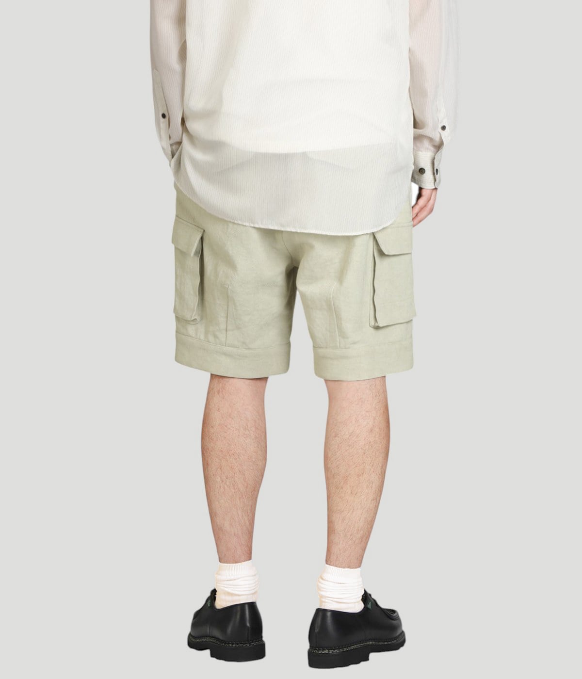 model（177cm / 62kg）B87 W73 H92 着用サイズ：L