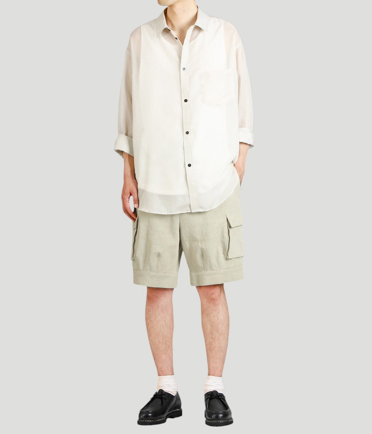 model（177cm / 62kg）B87 W73 H92 着用サイズ：L