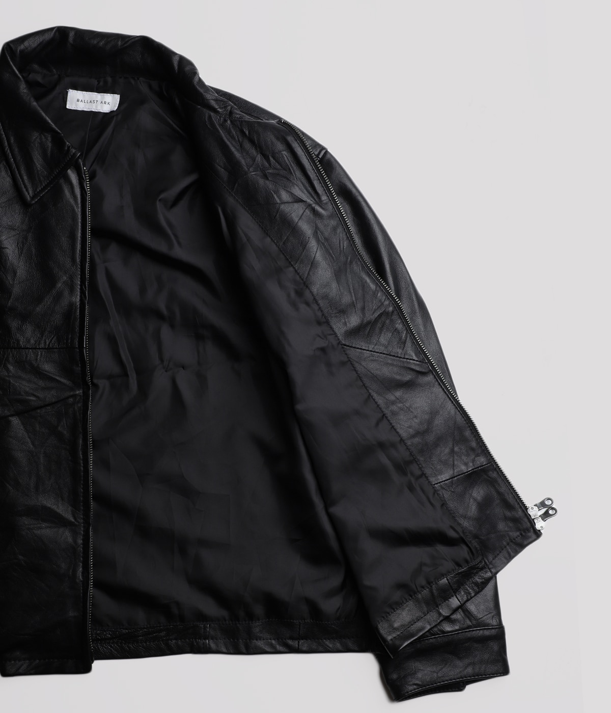 soilレザーフーディジャケット　DB シープレザーアンティークムラ加工トラッカージャケット｜メンズ