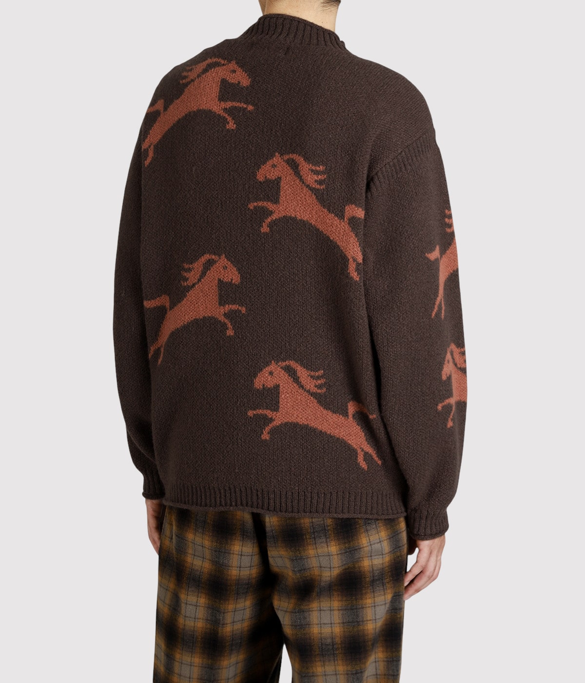 model（177cm / 62kg）B87 W73 H92 着用サイズ：L