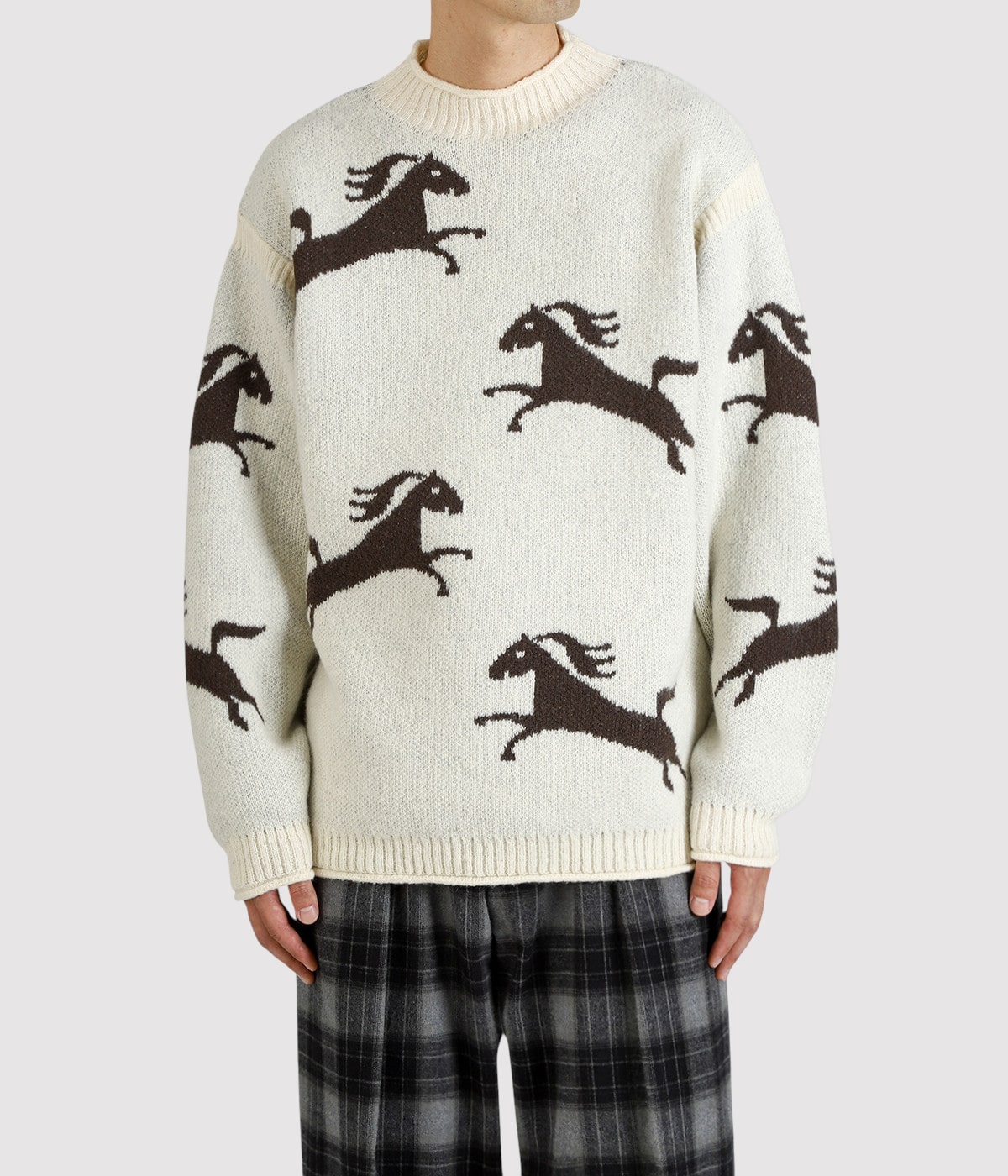 model（177cm / 62kg）B87 W73 H92 着用サイズ：L