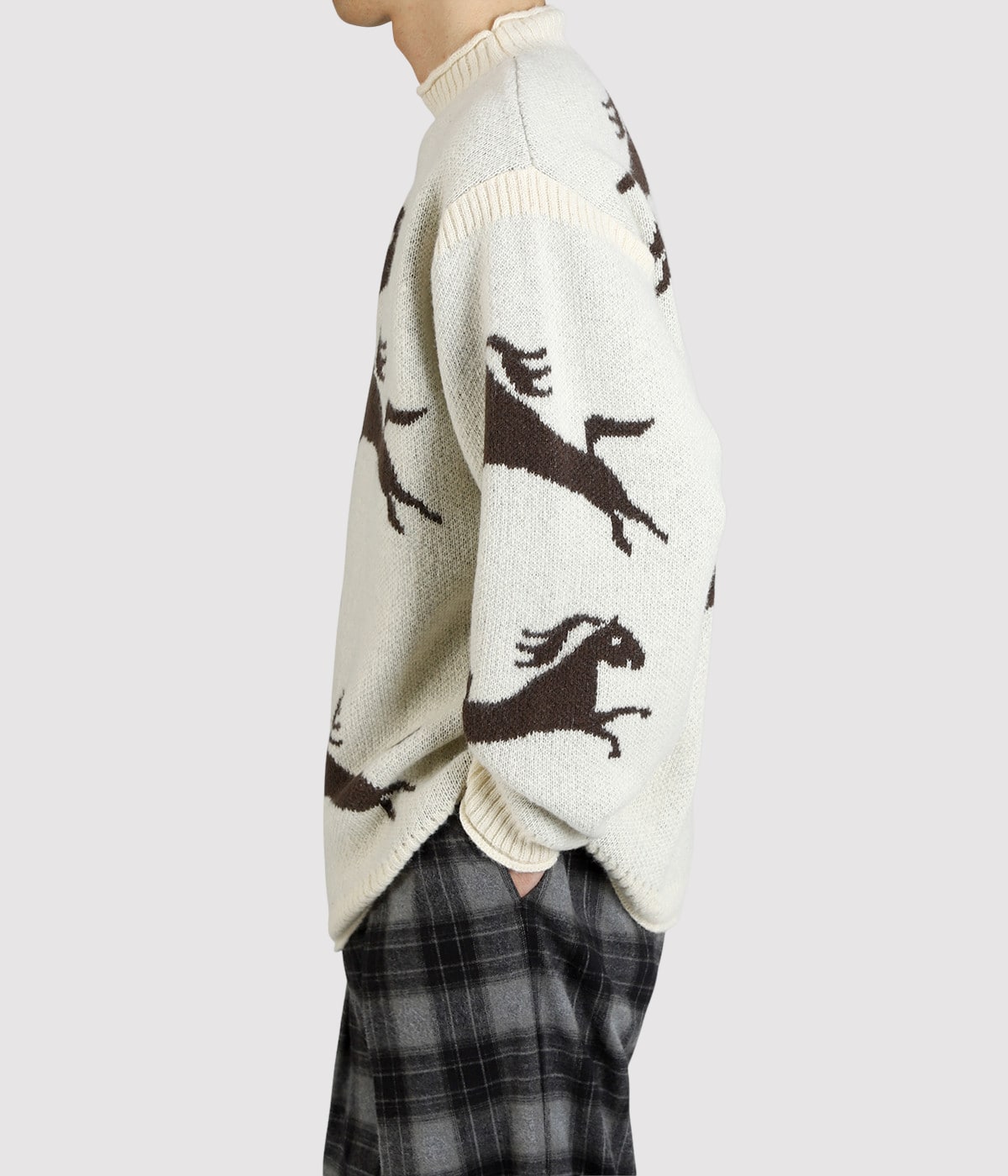 model（177cm / 62kg）B87 W73 H92 着用サイズ：L