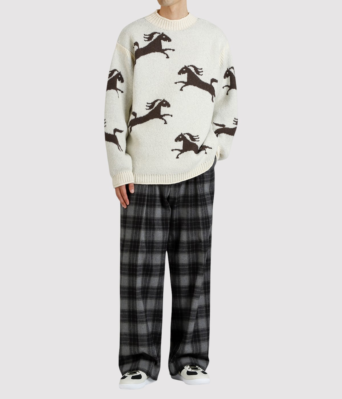 model（177cm / 62kg）B87 W73 H92 着用サイズ：L