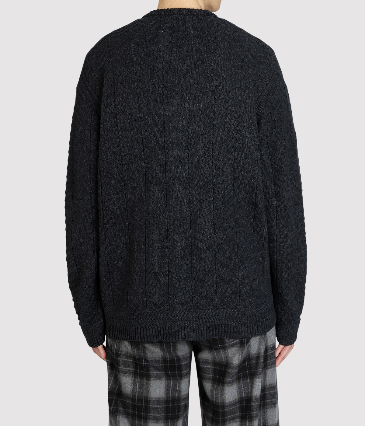 model（177cm / 62kg）B87 W73 H92 着用サイズ：L