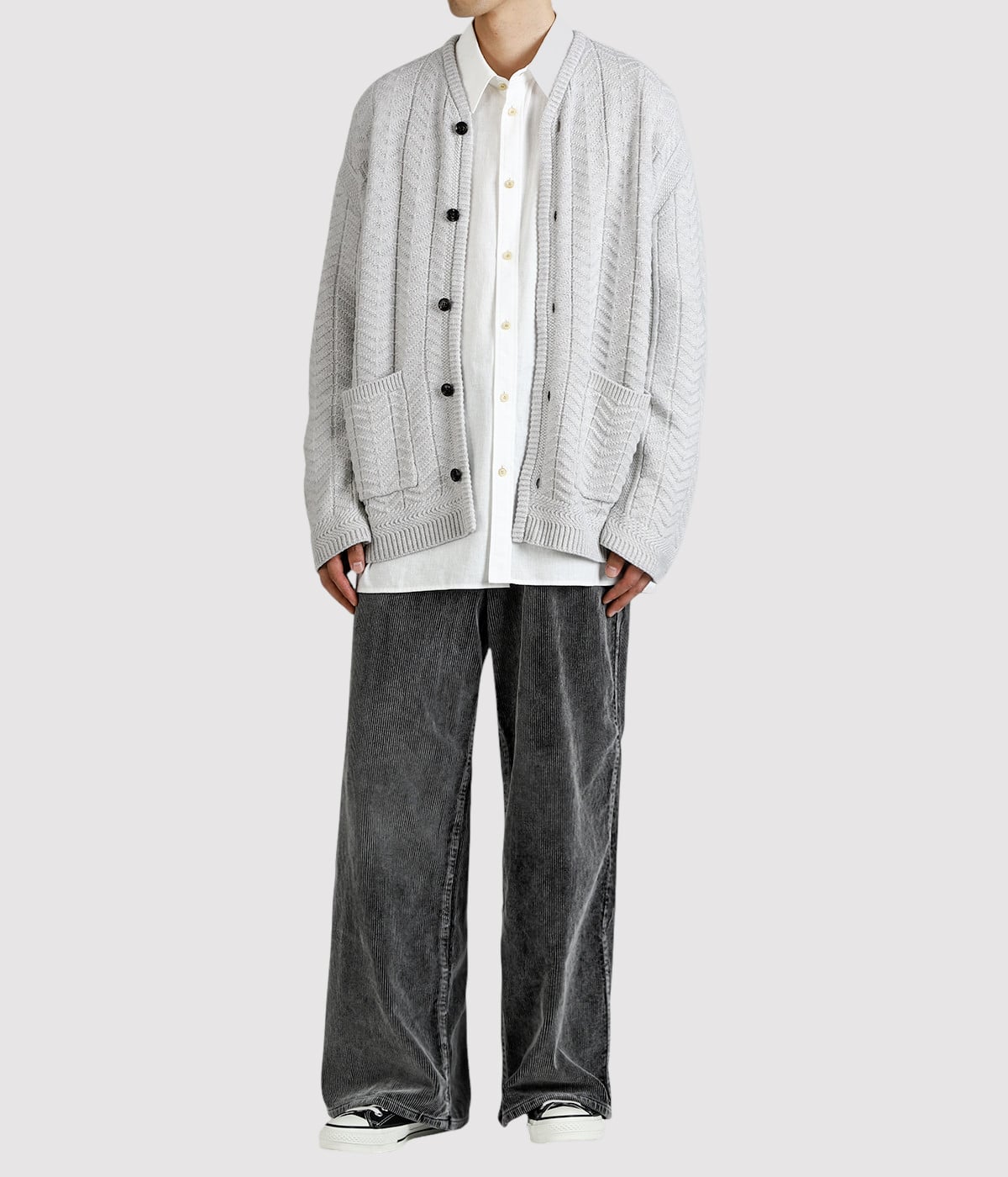 model（177cm / 62kg）B87 W73 H92 着用サイズ：L