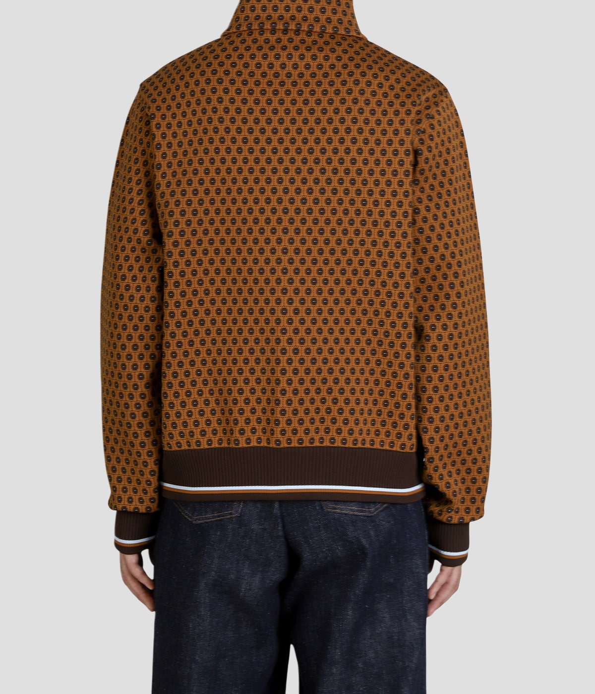 model（177cm / 62kg）B87 W73 H92 着用サイズ：L