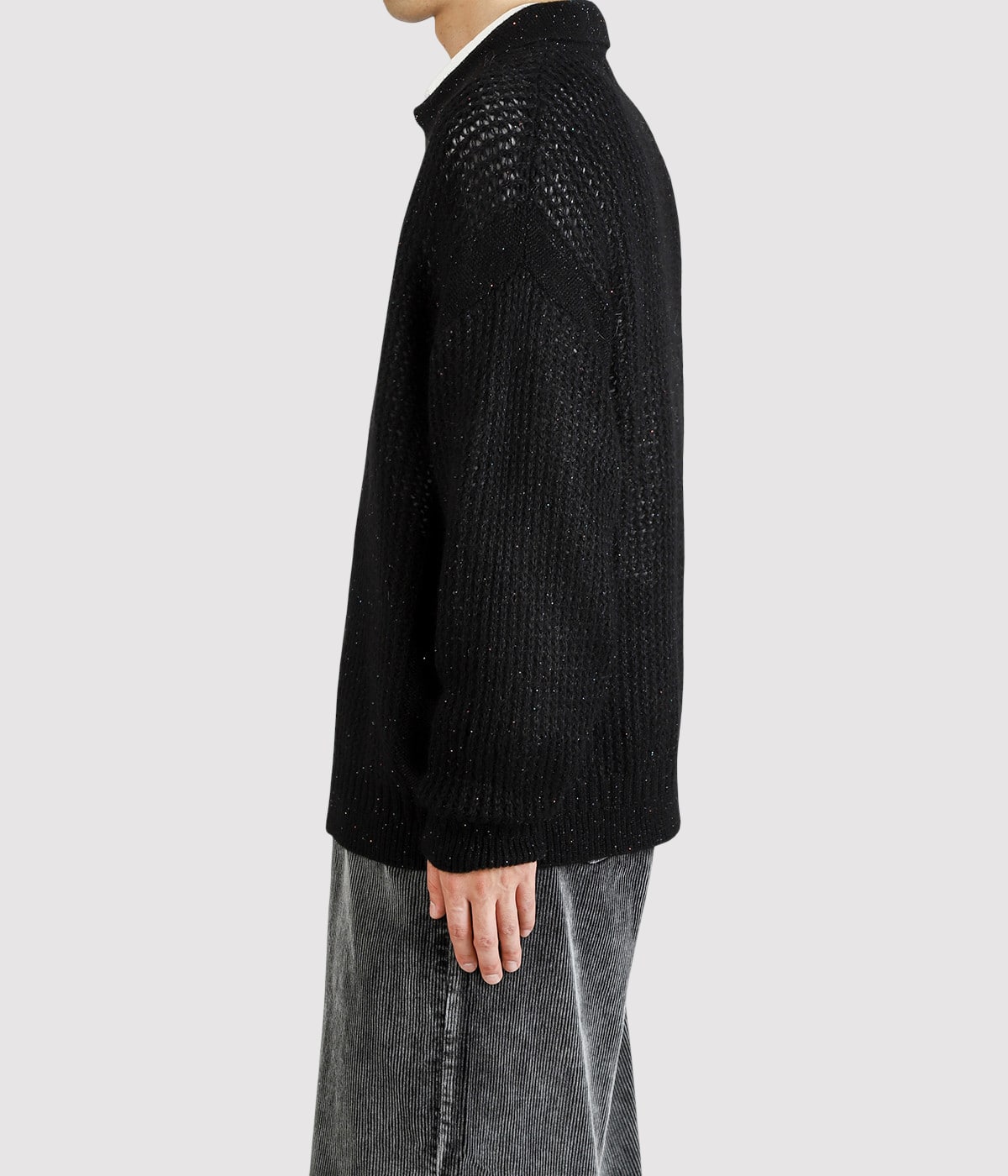 model（177cm / 62kg）B87 W73 H92 着用サイズ：L