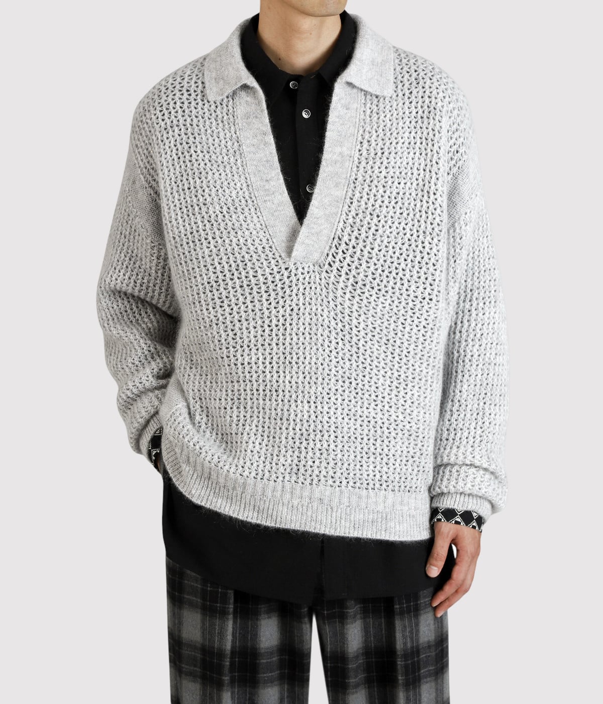 model（177cm / 62kg）B87 W73 H92 着用サイズ：L