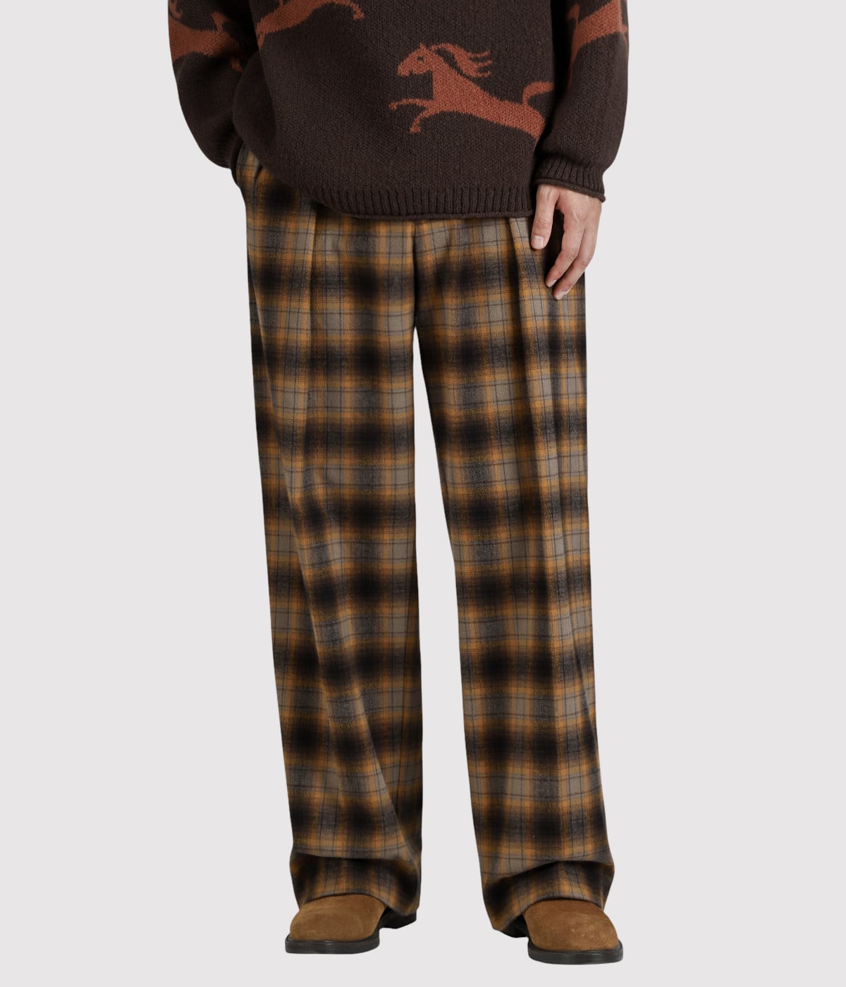 model（177cm / 62kg）B87 W73 H92 着用サイズ：L