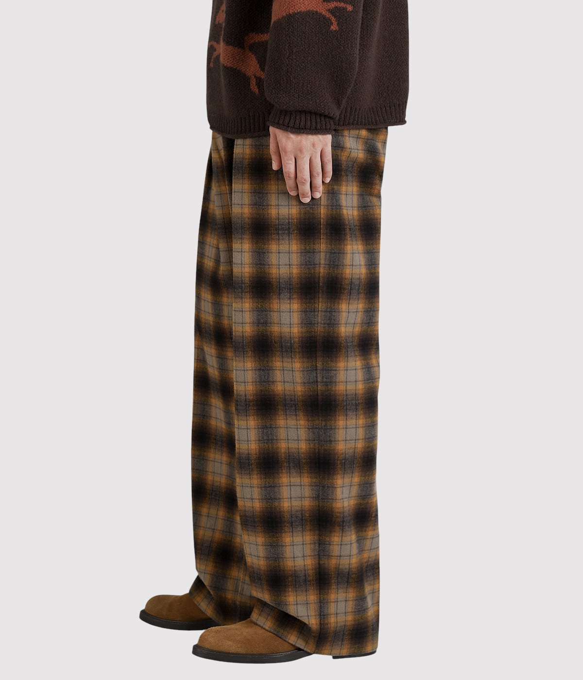 model（177cm / 62kg）B87 W73 H92 着用サイズ：L